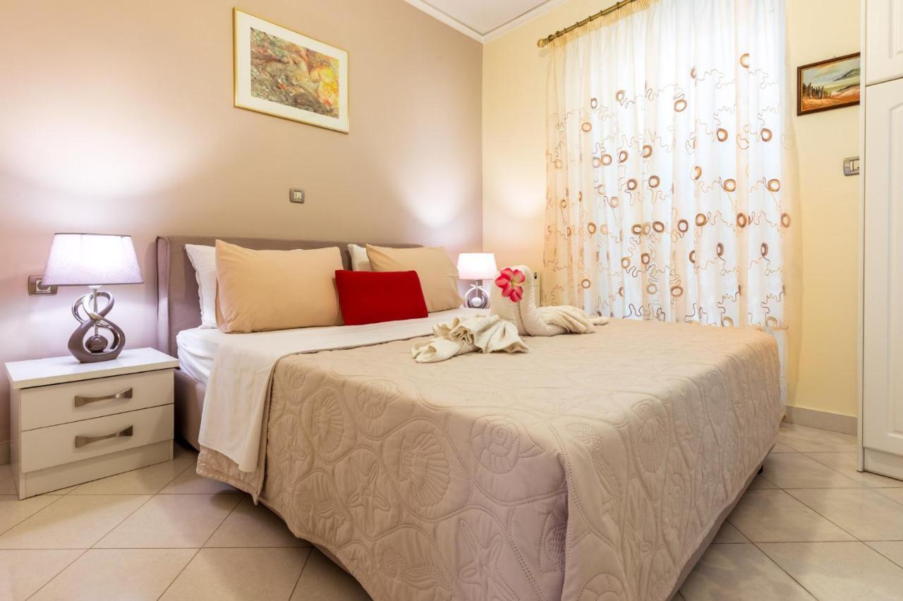 Апартаменти Piraeus Lux Secret Номер фото